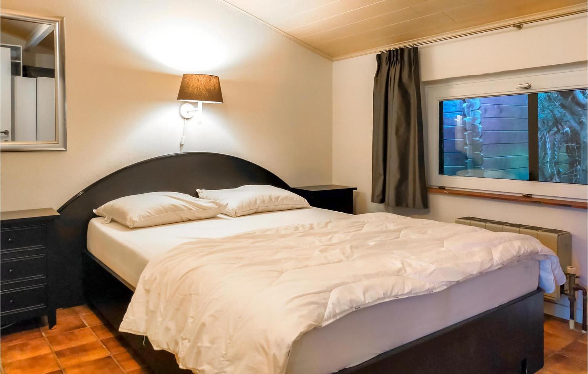 Amazing home in Oostduinkerke with WiFi&3 Bedrooms Buitenkant foto