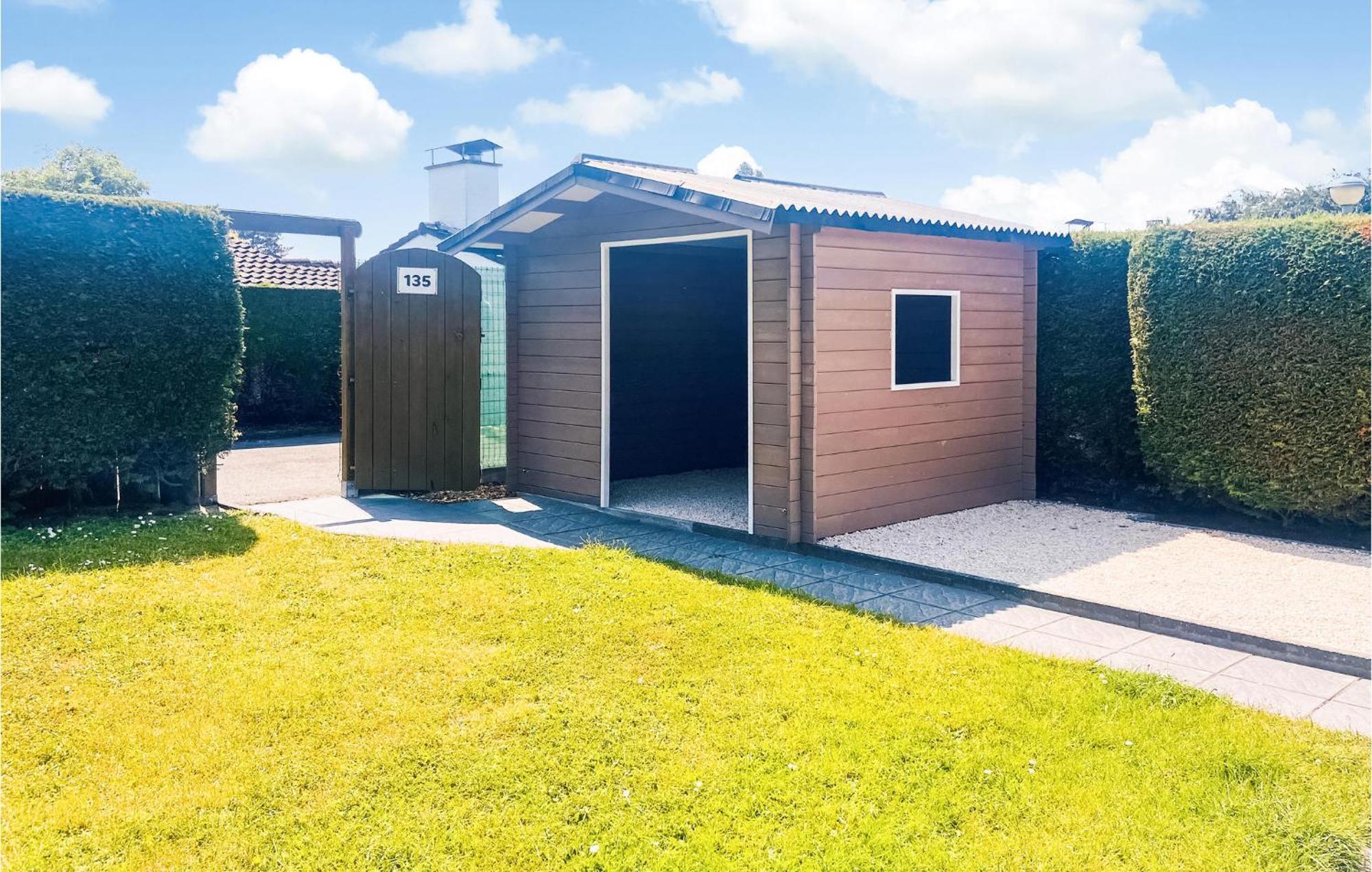 Amazing home in Oostduinkerke with WiFi&3 Bedrooms Buitenkant foto