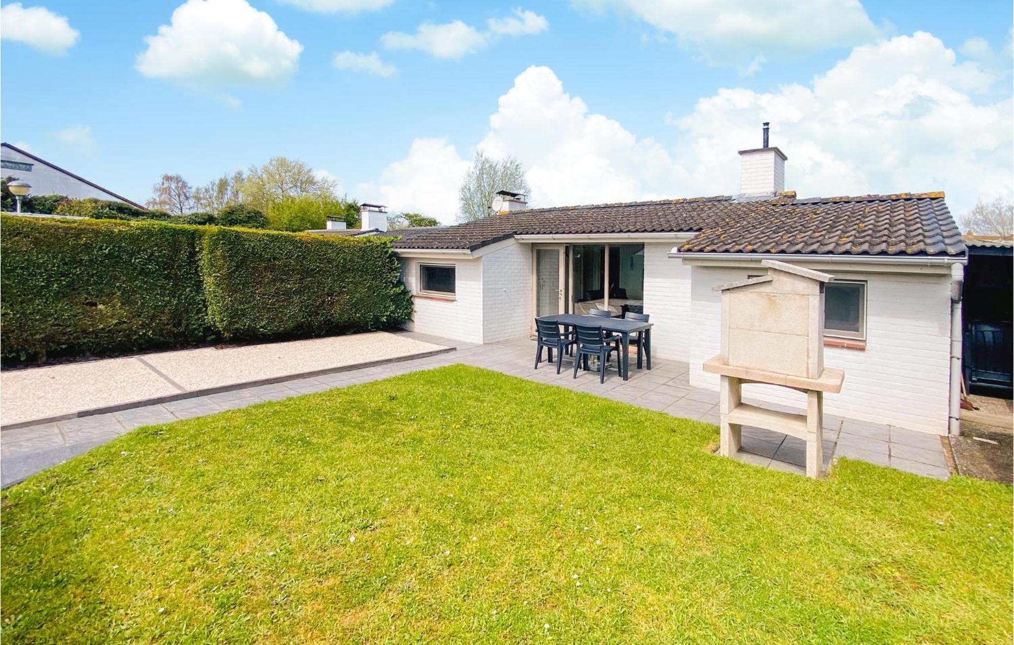 Amazing home in Oostduinkerke with WiFi&3 Bedrooms Buitenkant foto